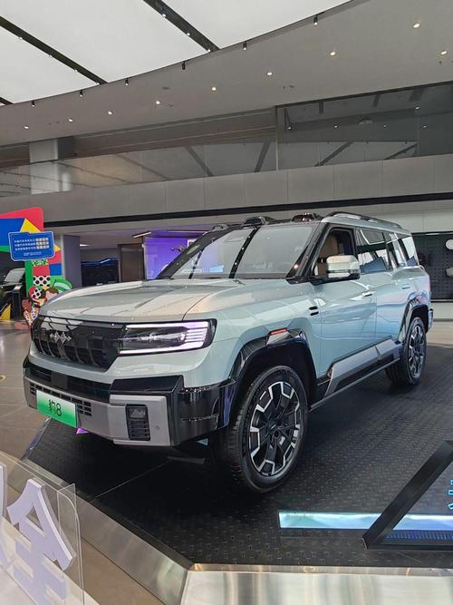 成都251比亚迪方程豹硬派越野的爆款，英菲尼迪35周年与你共成长